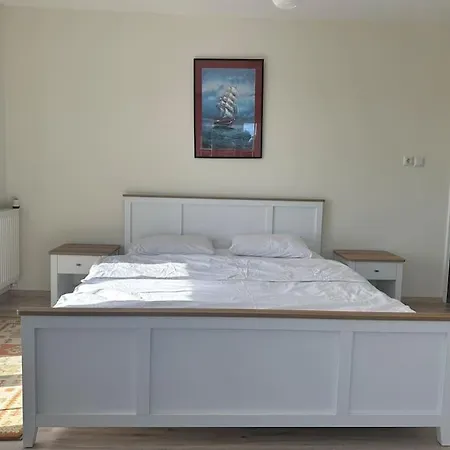 Camlarla Cevrili, Esintili, Konforlu Dogal Yasam