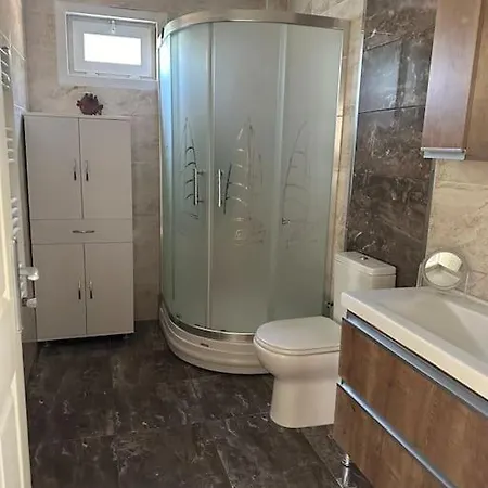 Camlarla Cevrili, Esintili, Konforlu Dogal Yasam