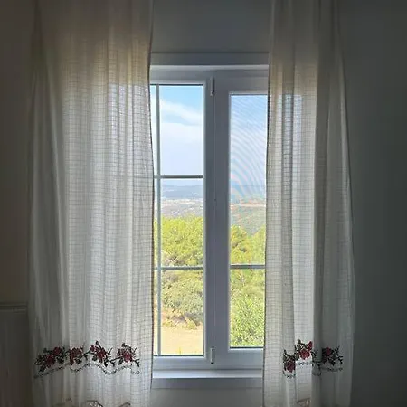 וילה Camlarla Cevrili, Esintili, Konforlu Dogal Yasam