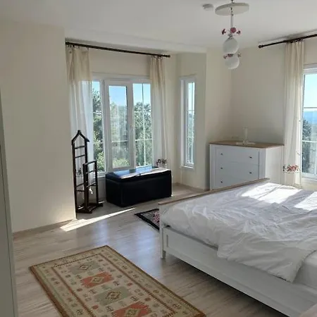 Camlarla Cevrili, Esintili, Konforlu Dogal Yasam Villa Godence