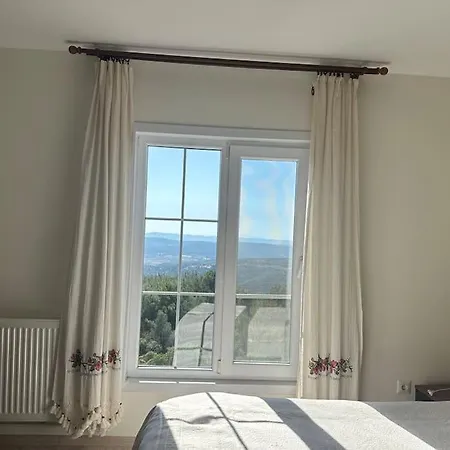 Camlarla Cevrili, Esintili, Konforlu Dogal Yasam Villa